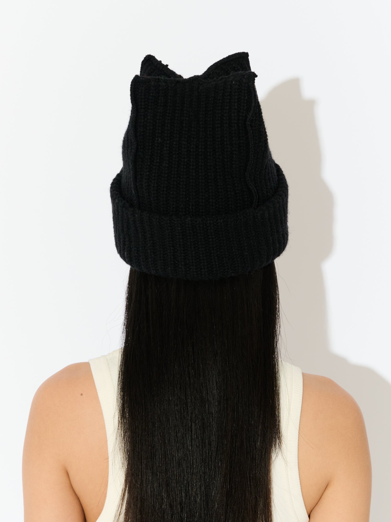 BOX BEANIE IN BLACK - Image 5