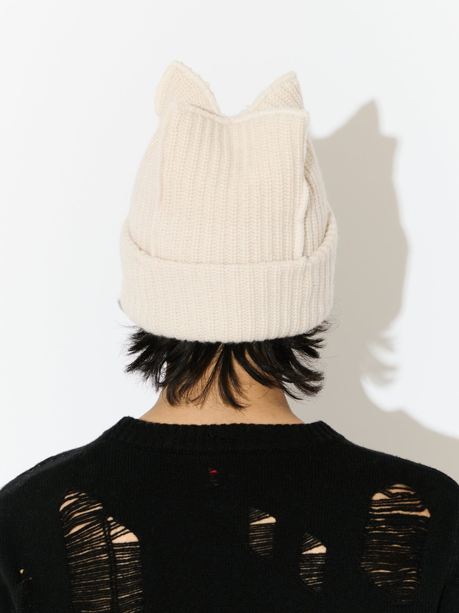 BOX BEANIE IN BLACK - Image 10
