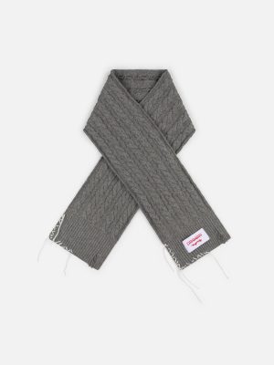 CABLE KNIT SCARF IN GREY