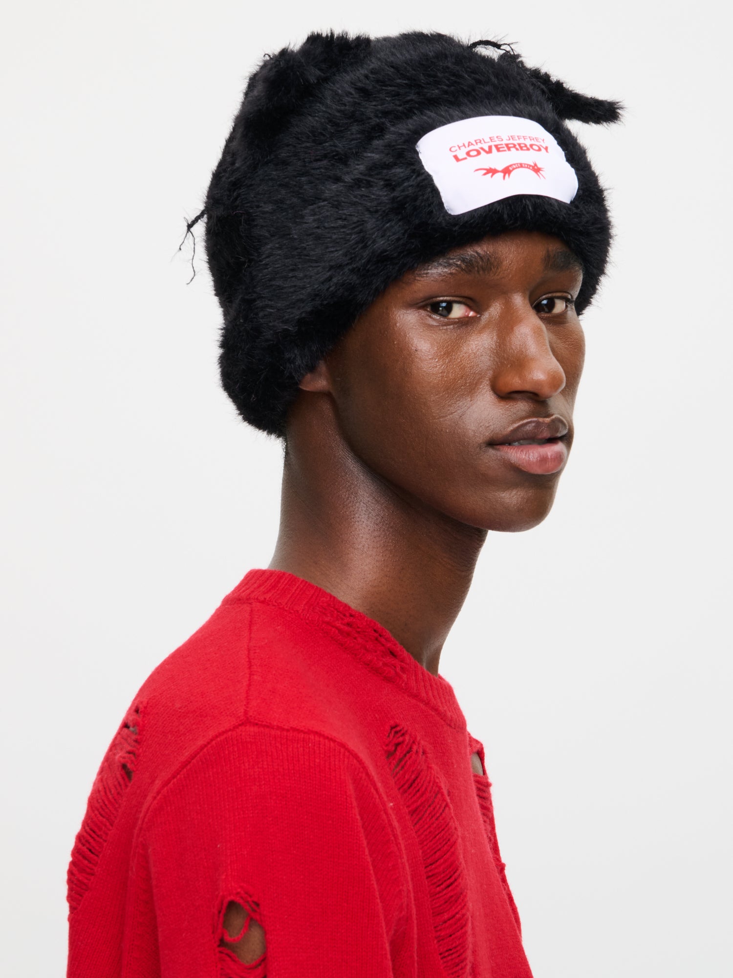 FLUFFY CHUNKY EARS BEANIE IN BLACK - Image 4