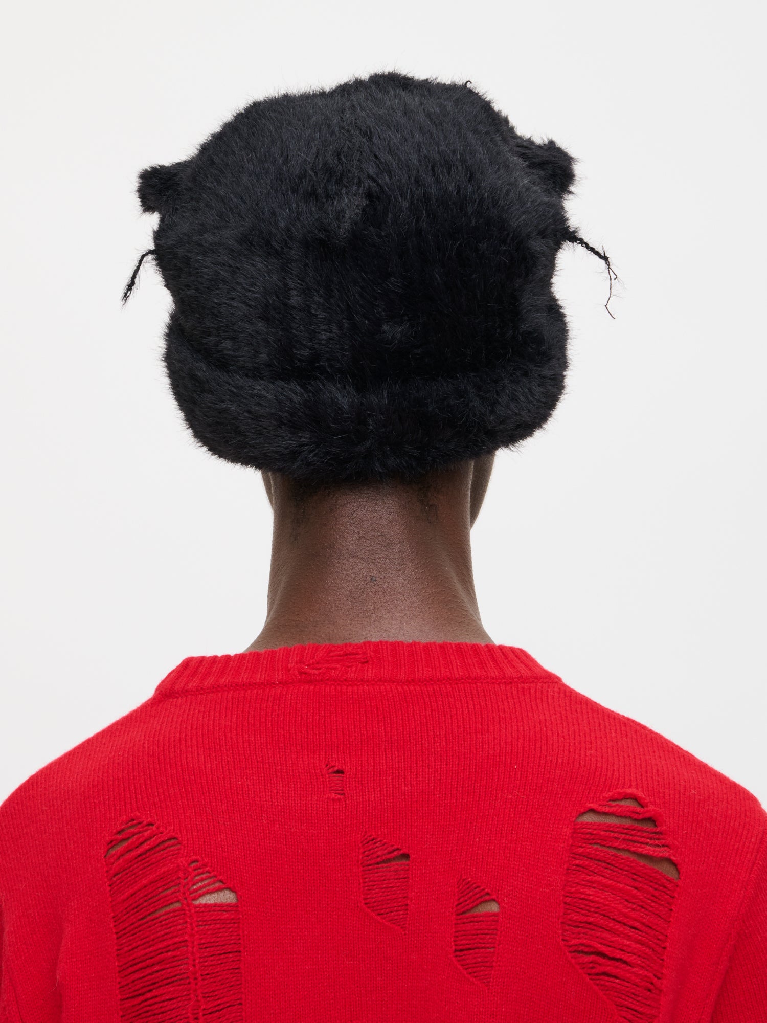 FLUFFY CHUNKY EARS BEANIE IN BLACK - Image 5