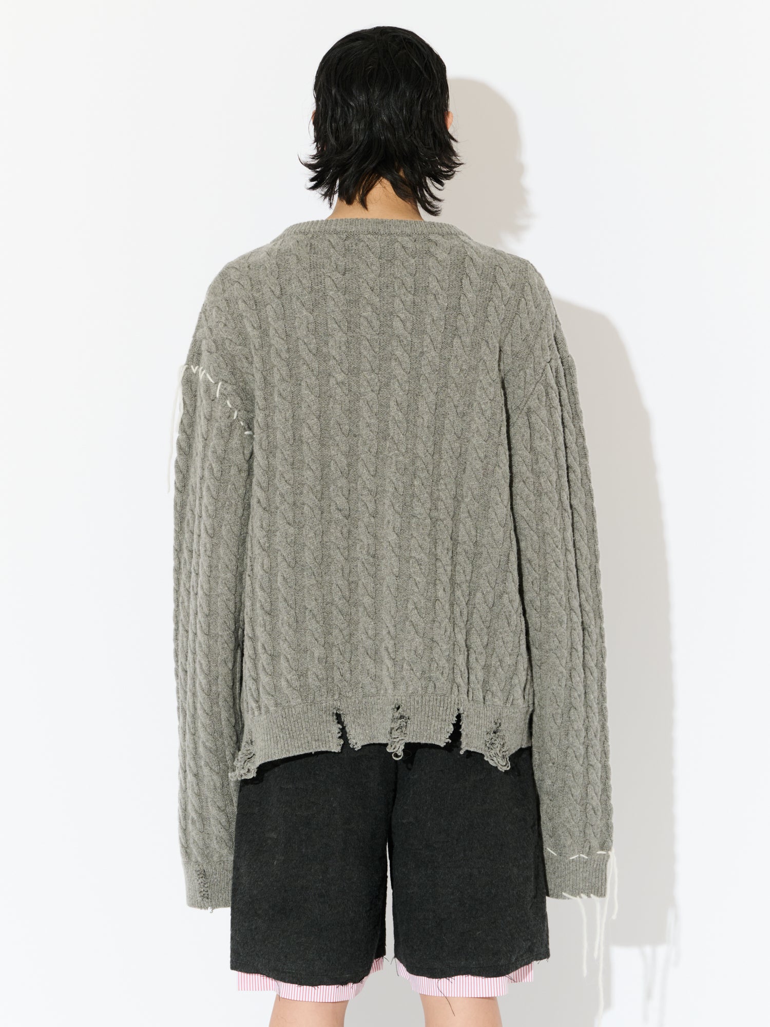 LABEL CABLE KNITTED JUMPER IN GREY - Image 6