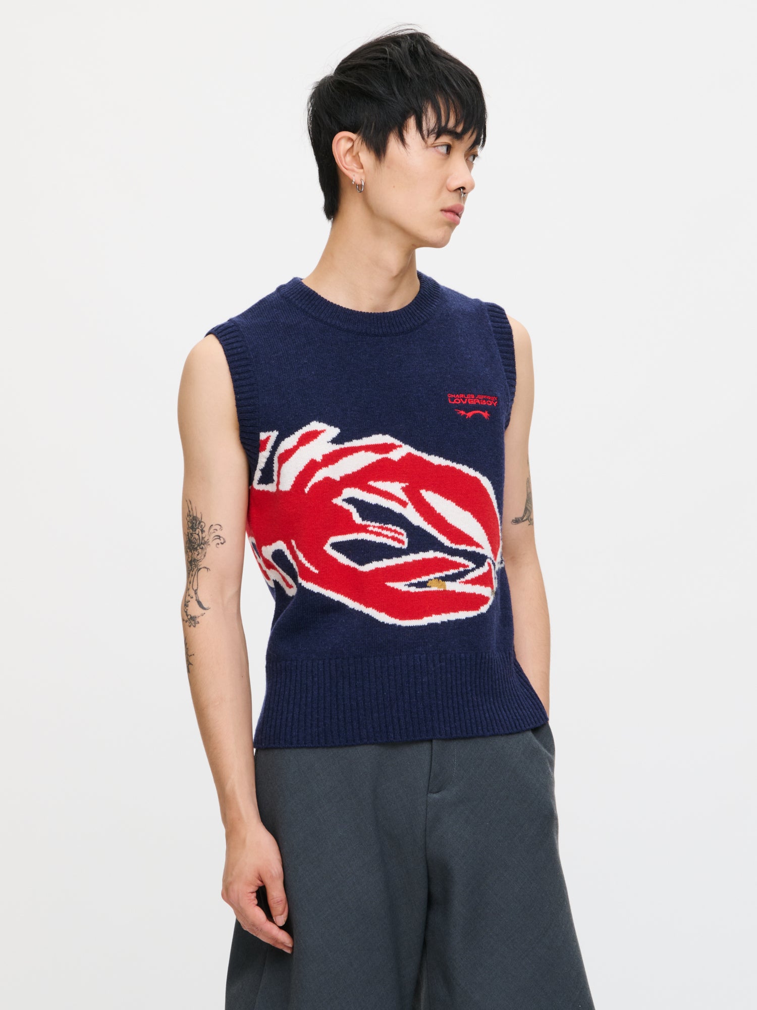 GRAPHIC VEST IN NAVY RED - Image 6