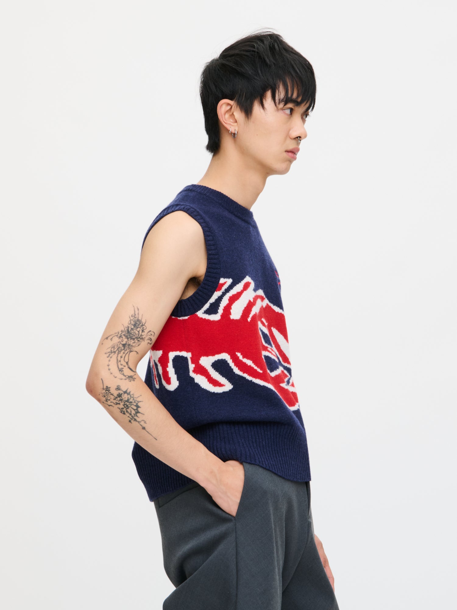 GRAPHIC VEST IN NAVY RED - Image 7