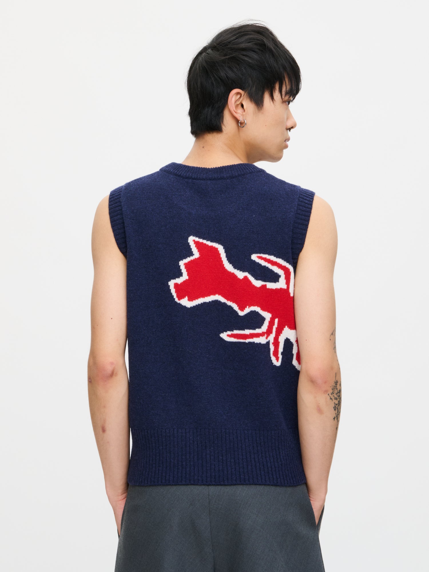 GRAPHIC VEST IN NAVY RED - Image 8