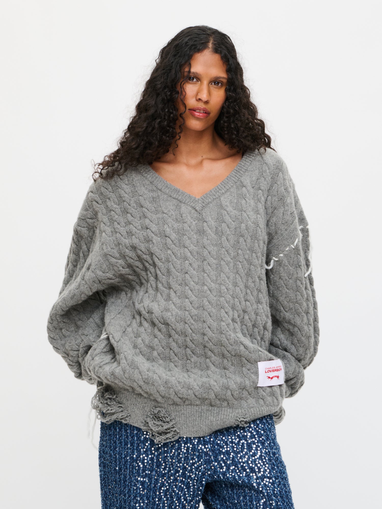 LABEL CABLE KNITTED JUMPER IN GREY - Image 2
