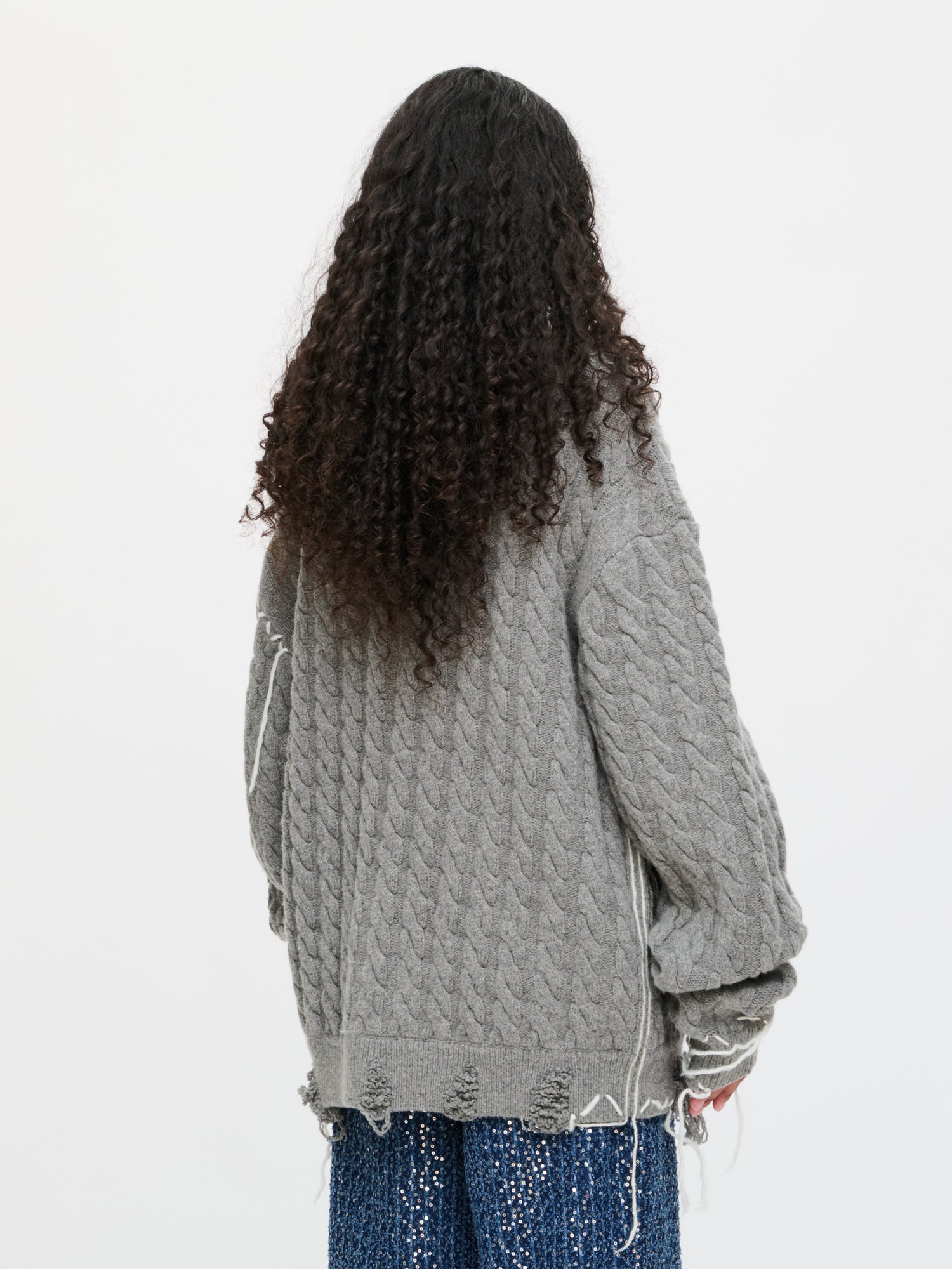 LABEL CABLE KNITTED JUMPER IN GREY - Image 4